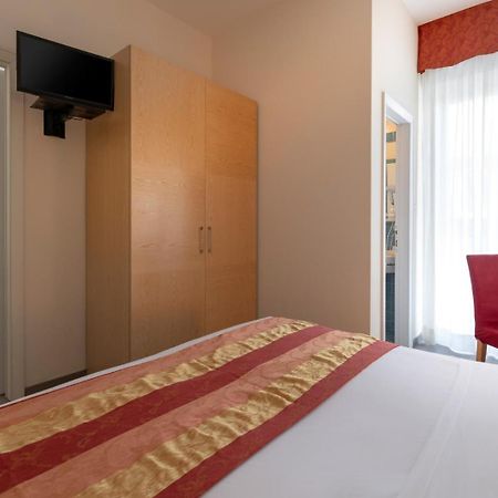 Hotel Cristina Corona Cattolica Buitenkant foto