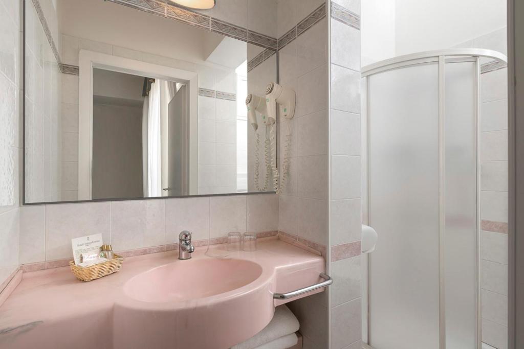 Hotel Cristina Corona Cattolica Buitenkant foto