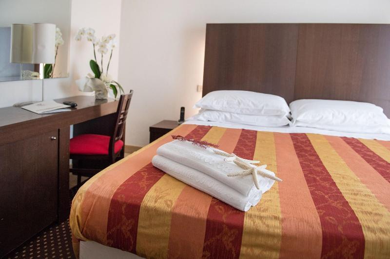 Hotel Cristina Corona Cattolica Buitenkant foto