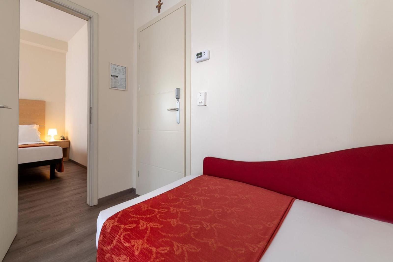Hotel Cristina Corona Cattolica Buitenkant foto