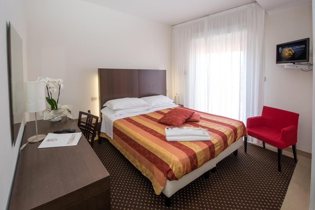 Hotel Cristina Corona Cattolica Buitenkant foto