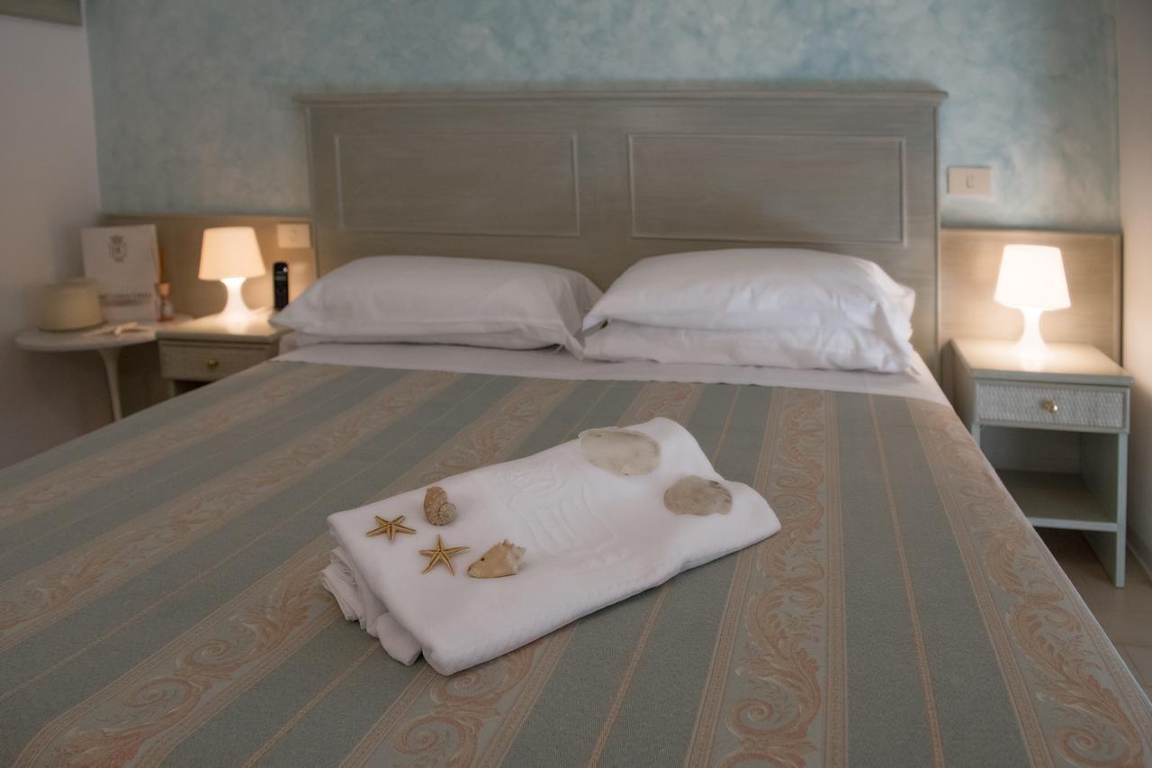 Hotel Cristina Corona Cattolica Buitenkant foto