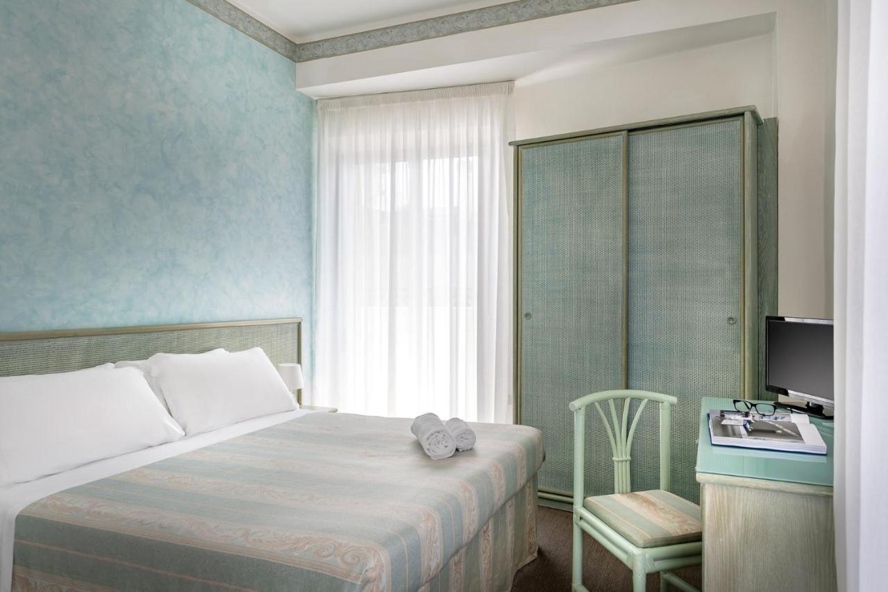 Hotel Cristina Corona Cattolica Buitenkant foto